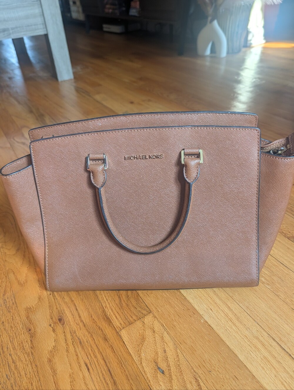 Michael Kors Brown Leather Purse And Pocketbook